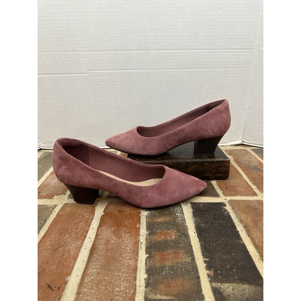 Clarks Dusty Rose Suede Low Heel Pumps
